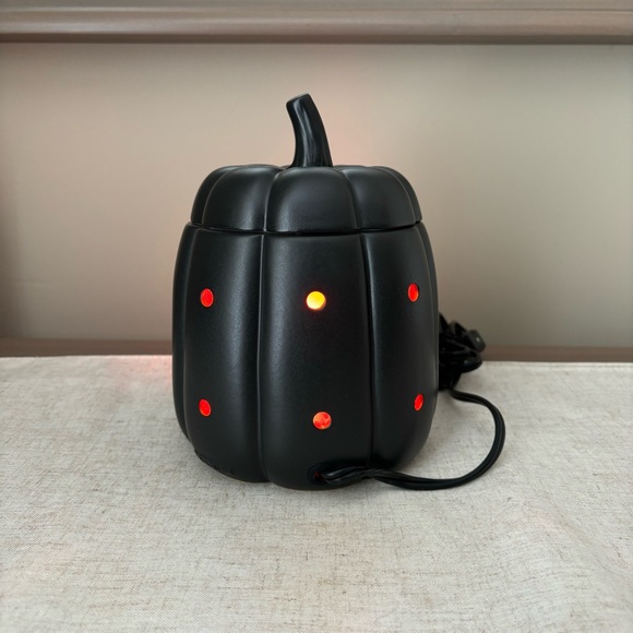 Scentsy Halloween Warmer ‘Jack’ Black Pumpkin Glow Jack-o’-lantern, Retired NIB - Picture 2 of 9